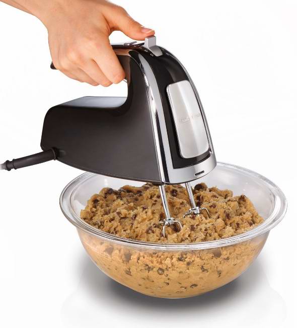 Hamilton Beach® Hand Mixer with Snap-On Case 电动手持式搅拌器，带6个搅拌头，17.99元特卖