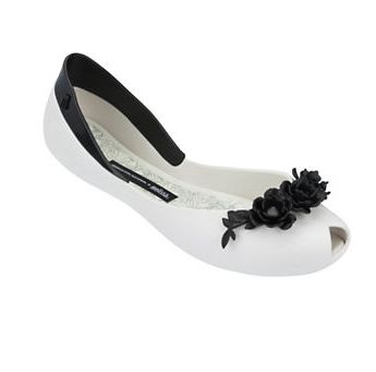  MELISSA SHOES 花朵系列鱼嘴平底鞋 66.3元特卖，原价 130元