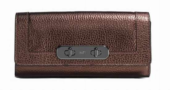  COACH Swagger信封钱包 4折 112加元，原价 280加元，包邮