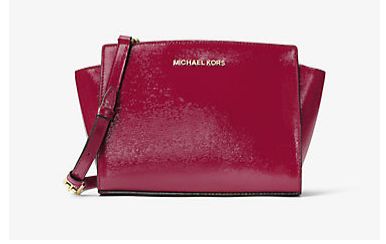  Michael Kors Selma 女士时尚中号樱桃色耳朵包 150.75加元，原价 268加元，包邮