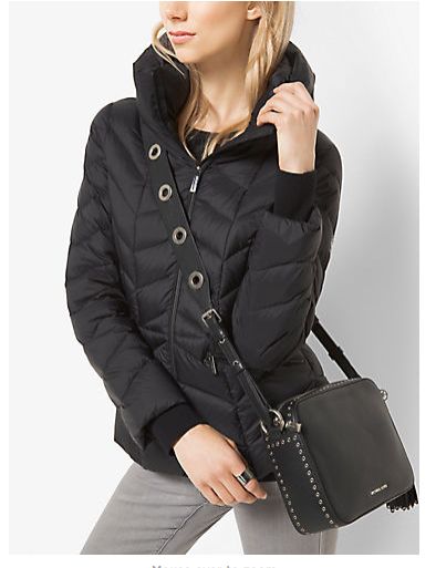  Michael Kors Packable女士短款带帽羽绒服 96.75加元（1-3码），原价 250加元，包邮