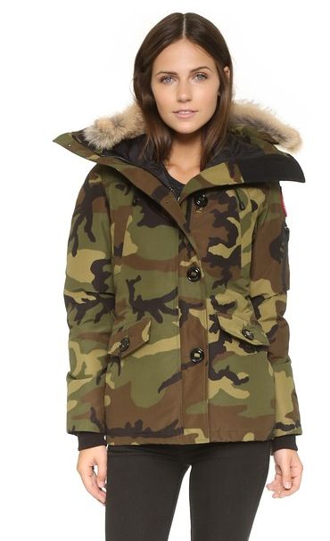  Canada Goose 迷彩短款羽绒服 743.68加元，原价 1062.4加元，包邮