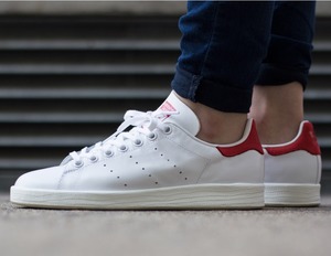  Adidas Stan Smith 男士小红鞋 69加元，原价 110加元，包邮