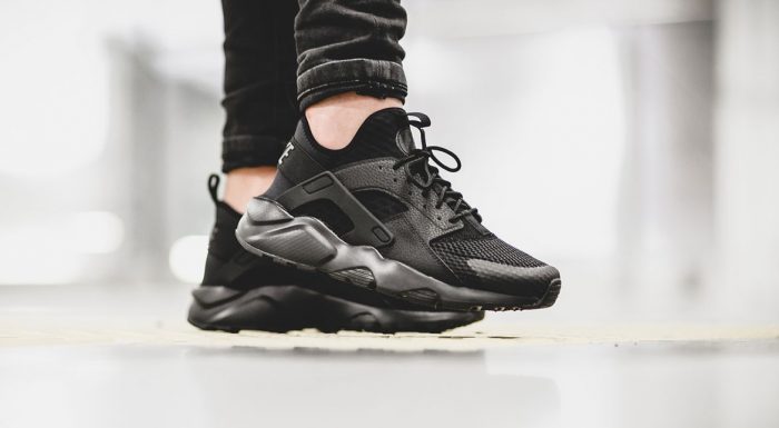  NIKE 耐克 Air Huarache 男款运动鞋 105.19加元，原价 165加元，HBC卡用户额外8.5折或满150加元额外立减50加元！