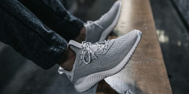  Reigning Champ x adidas 联名男士跑鞋 74.97加元，原价 160加元