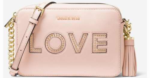  Michael Kors Ginny Love 系列斜挎相机包（粉色） 102.6加元，原价 228加元，包邮