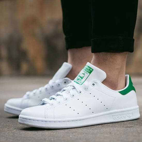  精选 Adidas 阿迪达斯 Stan Smith 成人儿童时尚小绿鞋全部6折！无卡用户全场额外7.5折！折后低至36加元！