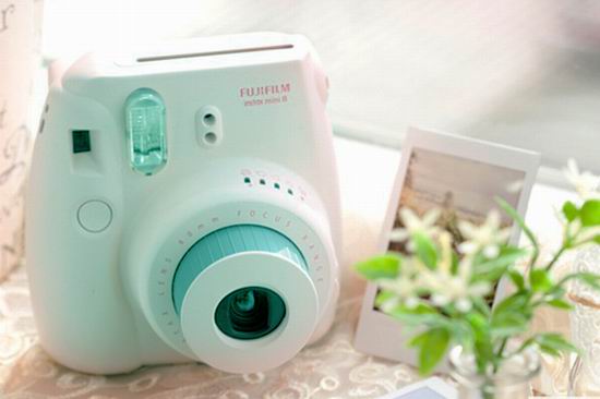  白菜价！历史新低！Fujifilm 富士 Instax Mini 8 超可爱拍立得相机+相机包+相册超值装3.7折 45.84加元清仓并包邮！