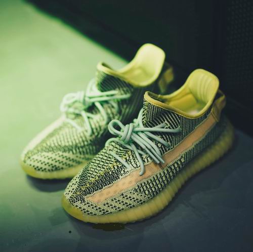 Yeezy 350 V2 ADULTS 堕天使新色上市售价350加元12月14日开抢！_