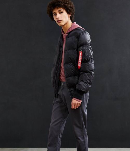  Alpha Industries Ma-­‐1 男士修身飞行员夹克  110.46加元（S码），原价 269.99加元，包邮