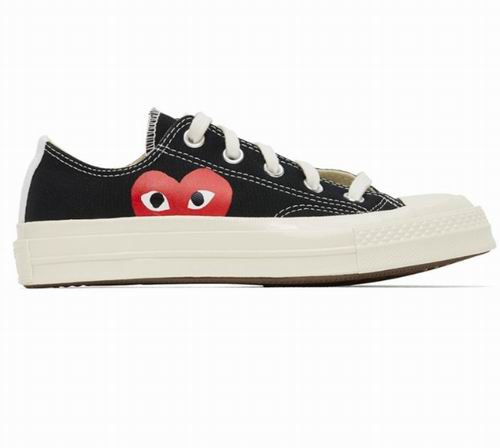  Comme Des Garçons Play × Convers男士限量版半心板鞋 150加元（原价200加元，9码）