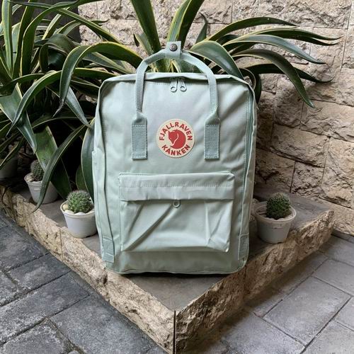  Fjallraven 女式 Kanken 双肩包6.2折 71.57加元（官网原价 115加元）